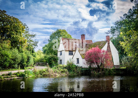 Willy Lott's Cottage au moulin de Flatford Suffolk Royaume-uni Lieu de John Constables célèbre "Hay wain' la peinture. Banque D'Images