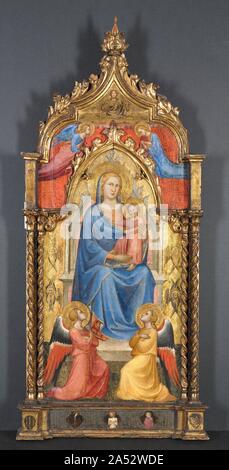 Vierge à l'enfant avec des anges, 1405. Ce panneau central d'un retable montre la Vierge assise sur un trône avec l'enfant Christ, entouré d'anges agenouillés et six-winged séraphins. Ci-dessous est une image du Christ mort entouré de la Vierge Marie et saint Jean. Au-dessus de l'arche est la Bénédiction Christ après son ascension au ciel et deux autres anges qui le regard vers le bas sur la scène principale. Ensemble, ces images exaltent le rôle de la Madone dans la rédemption de l'humanité. Spinello Aretino était un peintre de panneaux de dévotion, retables, et des fresques. Ses plus importantes commissions ont été peint en Banque D'Images