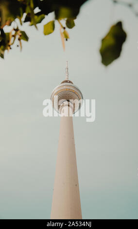 Tour de télévision de Berlin, Alexanderplatz, située sur la tour de l'aiguille Banque D'Images
