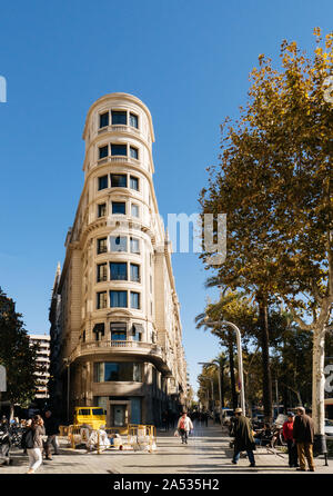 Barcelone, Espagne - Nov 2017 : Façade de Wilson Boutique Hotel situé sur la célèbre Avenue Diagonal de Barcelone hôtel raffiné avec des gens des piétons circulent sur la rue Banque D'Images