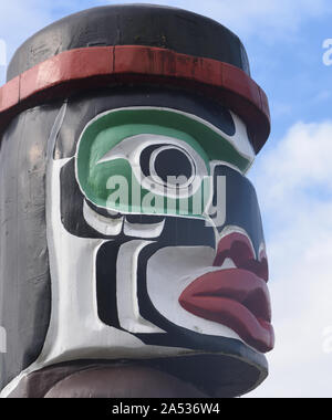Détail d'un totem au village de Cape Mudge. Cape Mudge , Quadra Island, Vancouver Island, Colombie-Britannique, Canada. Banque D'Images