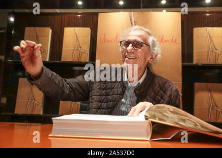 Signature de LIVRE AVEC CHRISTO TASCHEN PARIS Banque D'Images