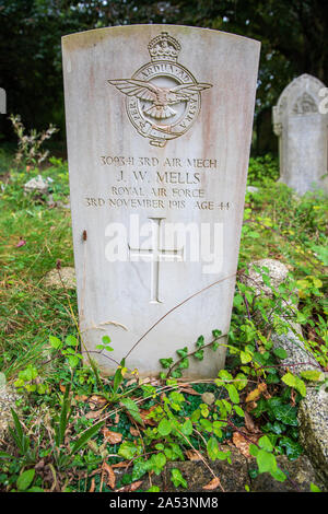 Commonwealth War Graves Commission tombe de John William Mells de la Royal Air Force, le cimetière St James, Baignoire Banque D'Images