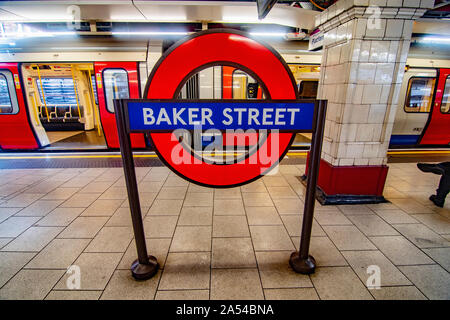 La station de métro Baker Street sign, Londres, Royaume-Uni. Banque D'Images