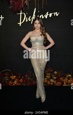 Brooklyn, NY, USA. 17 Oct, 2019. Hailee Steinfeld aux arrivées de DICKINSON Premiere sur Apple TV, St Ann's Warehouse, Brooklyn, NY, le 17 octobre 2019. Credit : Kristin Callahan/Everett Collection/Alamy Live News Banque D'Images