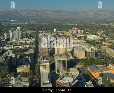 Vue aérienne de centre-ville de San Jose, Silicon Valley, CA Banque D'Images