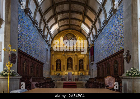 Maître-Autel de la cathédrale de Faro (Sé Catedral) avec des murs finement décoré par carreaux azulejos, Algarve, Portugal Banque D'Images