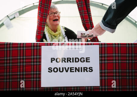 Championnats du monde de fabrication de porridge 2019, alias le Golden Spurtle, à Carrbridge, en Écosse. Banque D'Images