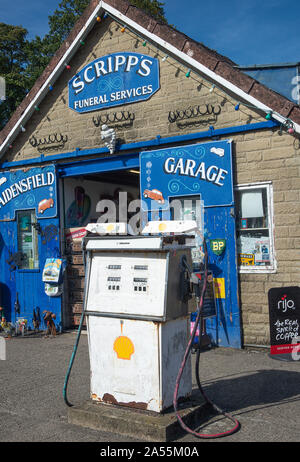 Le célèbre garage Aidensfield en vedette dans Heartbeat Television SOAP Opera à Goathland North Yorkshire England United Gingdom UK Banque D'Images