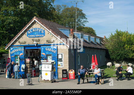 Le célèbre garage Aidensfield en vedette dans Heartbeat Television SOAP Opera à Goathland North Yorkshire England United Gingdom UK Banque D'Images