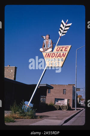 Ute Indian Trading Post signes, Route 40, Vernal, Utah Banque D'Images