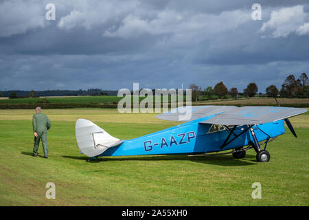 OLD WARDEN, Bedfordshire, Royaume-Uni, le 6 octobre 2019. De Havilland DH.80A Puss Moth G-AAZP. La Journée de la course à Shuttleworth Banque D'Images