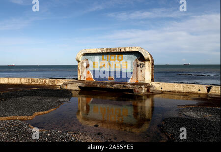 Une vue sur le site de Cliftonville Lido à Margate, Kent, qu'un plan d'acheter l'emplacement et obtenir son statut liste mis à niveau a été entreprise. Banque D'Images