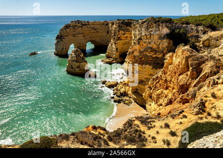Arcos Naturais près de Praia de Mesquita au Portugal Banque D'Images