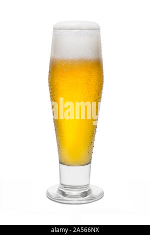 La bière Pilsner classique avec condensation, avec mousse # 1. Banque D'Images