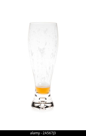 Verre de bière presque vide. Banque D'Images