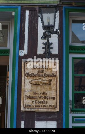 Wernigerode, Allemagne 14/15 Octobre 2019 : Impressions de Wernigerode - Octobre 2019 Gasthof ZUR GOLDENEN Forelle, où Johann Wolfgang von Goethe séjourné du 3 au 4 décembre 1977, l'utilisation dans le monde entier | Fachwerk Banque D'Images