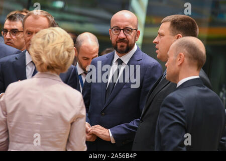 Bruxelles, Belgique. 18 Oct, 2019. Le Premier ministre belge Charles Michel (3e R) assiste à une table ronde lors de la deuxième journée du sommet de l'UE à Bruxelles, Belgique, le 18 octobre 2019. Credit : Riccardo Pareggiani/Xinhua/Alamy Live News Banque D'Images