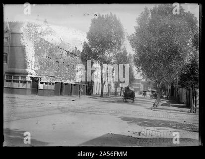 Avis de D Street, N.W., côté nord, à la 1ère rue à l'Est de North Capitol montrant chanter Kee's blanchisserie sur l'angle et plus bas le bloc obscurci par l'Aigle royal des arbres et une usine de matelas de l'hôtel Banque D'Images