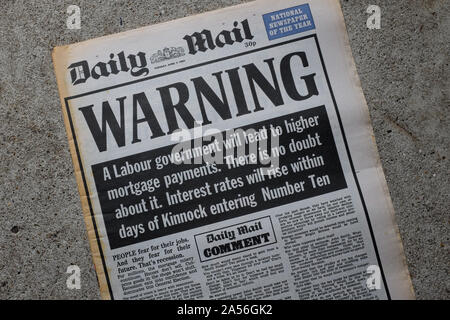 Le Daily Mail avertissement contre l'élection d'un gouvernement travailliste deux jours avant l'élection générale de 1992 du Royaume-Uni. Banque D'Images