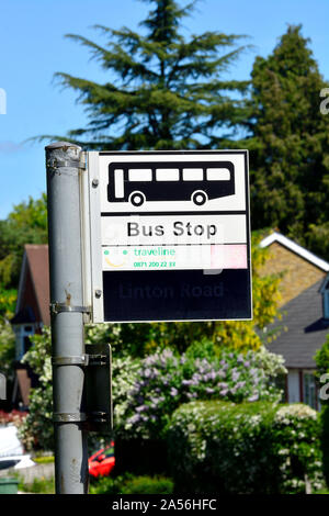 Bus stop, Rural Village lâche, Maidstone, Kent, UK. Banque D'Images