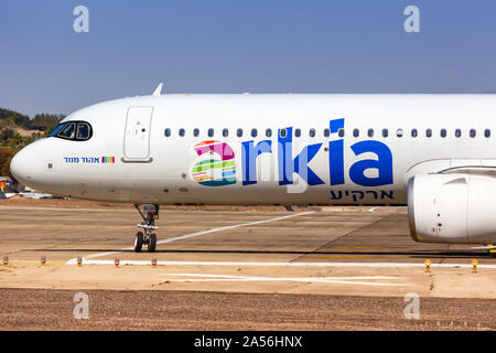 Eilat, Israël - février 20, 2019 : l'Airbus A321neo Arkia avion à l'aéroport d'Eilat (ETH) en Israël. Banque D'Images