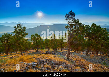 Aube sur Cimarron Ridge dans le Colorado. Banque D'Images