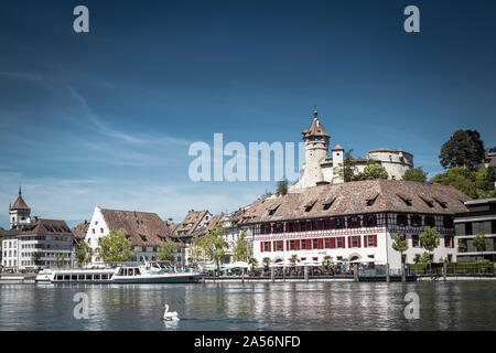 Vue sur Rhin et célèbre Munot fortifiction. Schaffhausen, Suisse. Banque D'Images