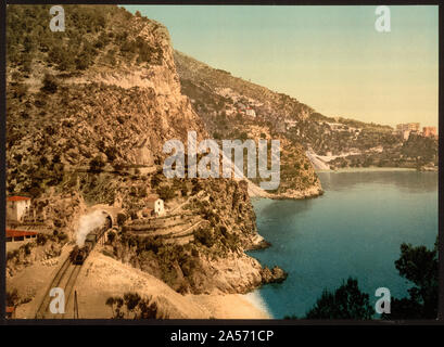 Vue sur la route de La Turbie, Èze et de St Jean, Côte d'Azur Banque D'Images