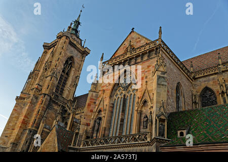 COLMAR, FRANCE, le 11 octobre 2019 : la cathédrale de Colmar au coucher du soleil. La ville est renommée pour sa vieille ville bien conservé de l'architecture, ses nombreuses Banque D'Images