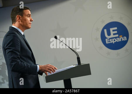 Bruxelles, Belgique. 18 Oct, 2019. Agissant Le Premier ministre espagnol Pedro Sanchez assiste à une conférence de presse à l'issue du sommet européen de Bruxelles, Belgique, le 18 octobre 2019. Credit : Riccardo Pareggiani/Xinhua/Alamy Live News Banque D'Images