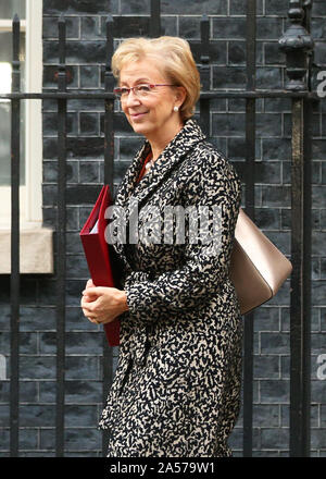 Secrétaire d'Andrea Leadsom quitte 10 Downing Street, Londres. Banque D'Images