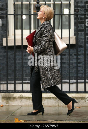 Secrétaire d'Andrea Leadsom quitte 10 Downing Street, Londres. Banque D'Images