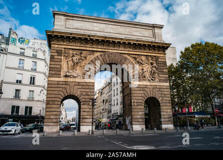 Paris, France - 28 septembre 2019 : Avis de Porte Saint-Martin monument à Paris Banque D'Images