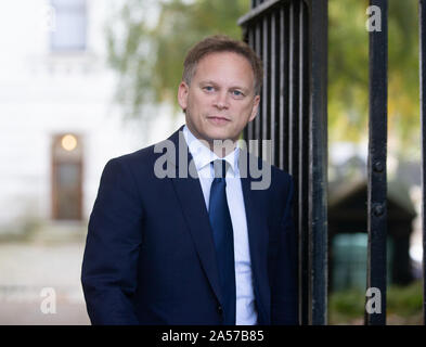 Downing Street, London, UK. 18 Oct 2019. Grant Schapps, Secrétaire d'État aux Transports, arrive pour la réunion du cabinet le jour avant le grand Brexit vote au Parlement. Credit : Tommy Londres/Alamy Live News Banque D'Images