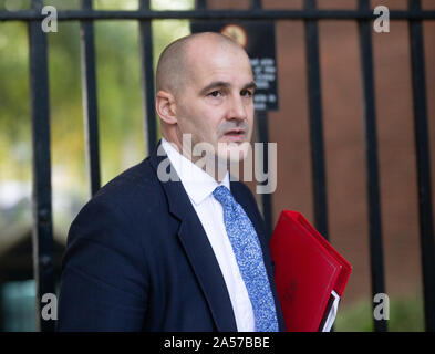 Downing Street, London, UK. 18 Oct 2019. Jake Berry, Ministre d'État (ministre de l'administration centrale et locale), arrive pour la réunion du cabinet le jour avant le grand Brexit vote au Parlement. Credit : Tommy Londres/Alamy Live News Banque D'Images