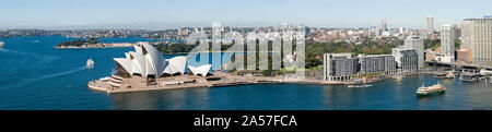 Portrait d'une ville, l'Opéra de Sydney, Circular Quay, Sydney Harbour, Sydney, New South Wales, Australia Banque D'Images