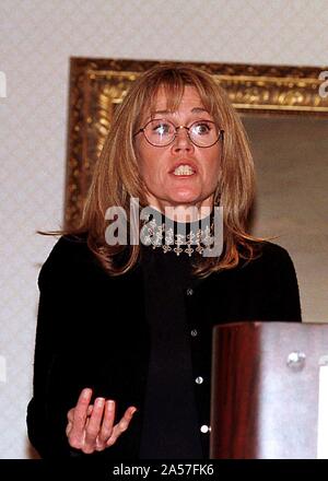 Washington, District de Columbia, Etats-Unis. Feb 18, 1999. Jane Fonda prend la parole à une réunion de la National Family Planning and Reproductive Health Association à Washington, DC Le 17 février 1999 Credit : Ron Sachs/CNP/ZUMA/Alamy Fil Live News Banque D'Images