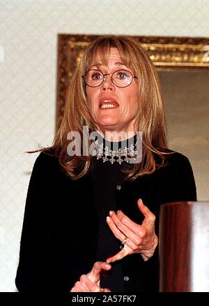 Washington, District de Columbia, Etats-Unis. Feb 18, 1999. Jane Fonda prend la parole à une réunion de la National Family Planning and Reproductive Health Association à Washington, DC Le 17 février 1999 Credit : Ron Sachs/CNP/ZUMA/Alamy Fil Live News Banque D'Images