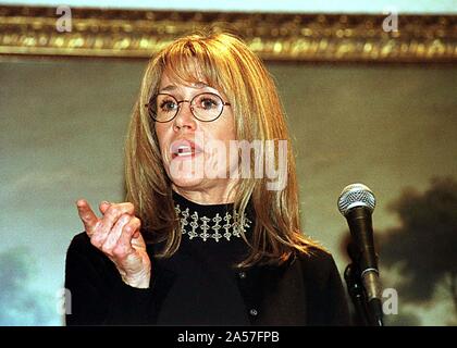 Washington, District de Columbia, Etats-Unis. Feb 18, 1999. Jane Fonda prend la parole à une réunion de la National Family Planning and Reproductive Health Association à Washington, DC Le 17 février 1999 Credit : Ron Sachs/CNP/ZUMA/Alamy Fil Live News Banque D'Images