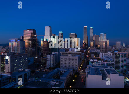 Gratte-ciel au crépuscule, Los Angeles, Californie, USA Banque D'Images