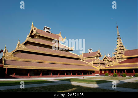 Palais Central et d'autres bâtiments reconstruits a brûlé pendant la Seconde Guerre mondiale, le palais de Mandalay, Myanmar, Mandalay Banque D'Images