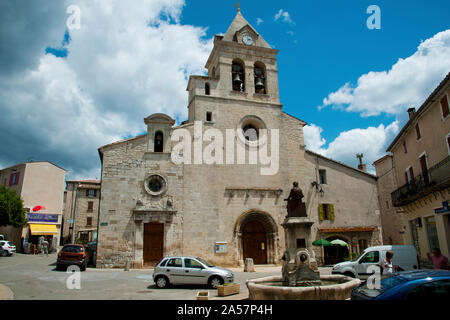 Low angle view of a church, Sault, Vaucluse, Provence-Alpes-Côte d'Azur, France Banque D'Images