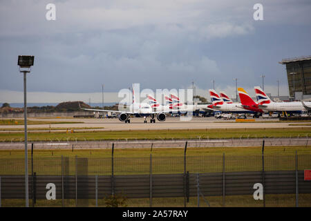 British Airways Airbus A320-251N avion de décoller de l'aéroport London Heathrow. L'Angleterre. Octobre 2019 Banque D'Images