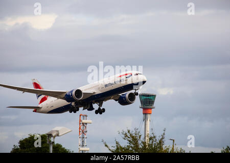 British Airways Boeing 787-9 avion décollant de l'aéroport London Heathrow. L'Angleterre. Octobre 2019 Banque D'Images