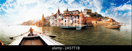 Bateaux dans le Gange, Varanasi, Uttar Pradesh, Inde Banque D'Images