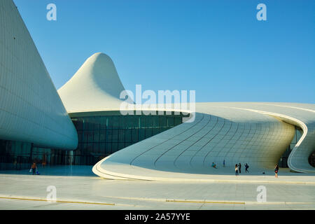 Centre Culturel Heydar Aliyev, conçu par Iraqi-British architecte Zaha Hadid. Une bibliothèque, un musée et centre de conférence à Bakou, Azerbaïdjan Banque D'Images