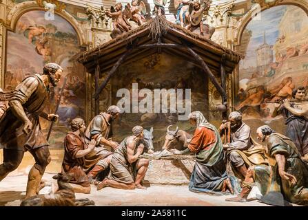 Les figures en terre cuite, Jésus dans la crèche, l'Adoration des bergers, Noël, 3e chapelle, chemin de pèlerinage Sacro Monte di Varese, Baroque, l'UNESCO Banque D'Images