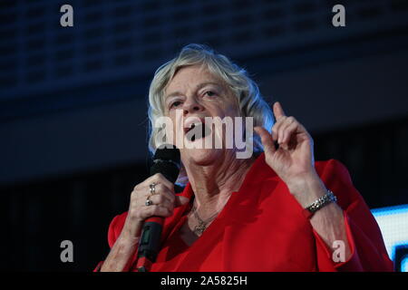 L'ancien ministre conservateur Ann Widdecombe s'exprimant lors d'un Brexit événement parti au QEII Centre à Londres. PA Photo. Photo date : vendredi 18 octobre 2019. Voir la politique histoire Brexit PA. Crédit photo doit se lire : Jonathan Brady/PA Wire Banque D'Images