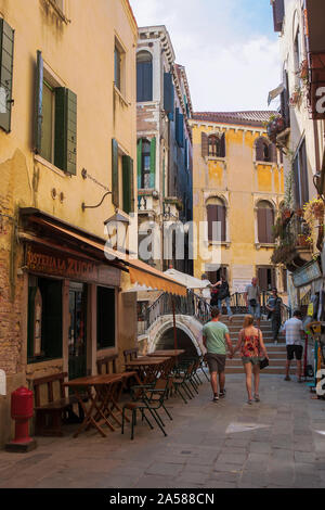 Osteria la Zucca, Santa Croce, Venise, Italie : un charmant petit restaurant par le Ponte del Megio dans Ramo del Megio Banque D'Images